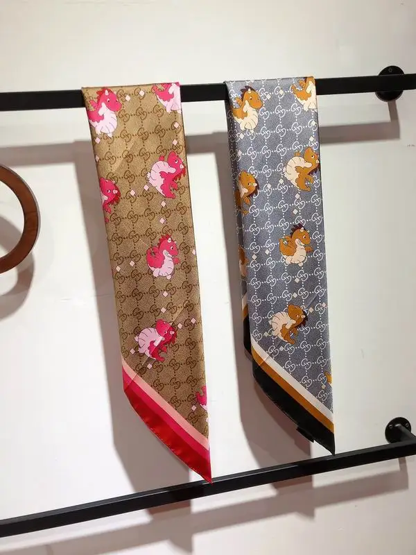 Gucci silk scarf 90X90cm E11